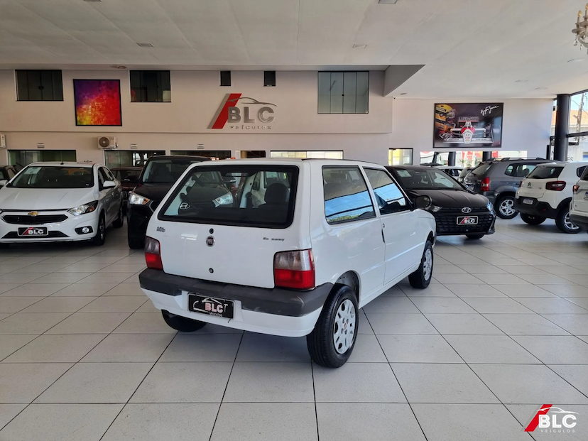 Foto do veículo FIAT UNO 1.0 MPI MILLE FIRE ECONOMY 8V FLEX 2P MANUAL 2012 101.838 KM 27.900,00