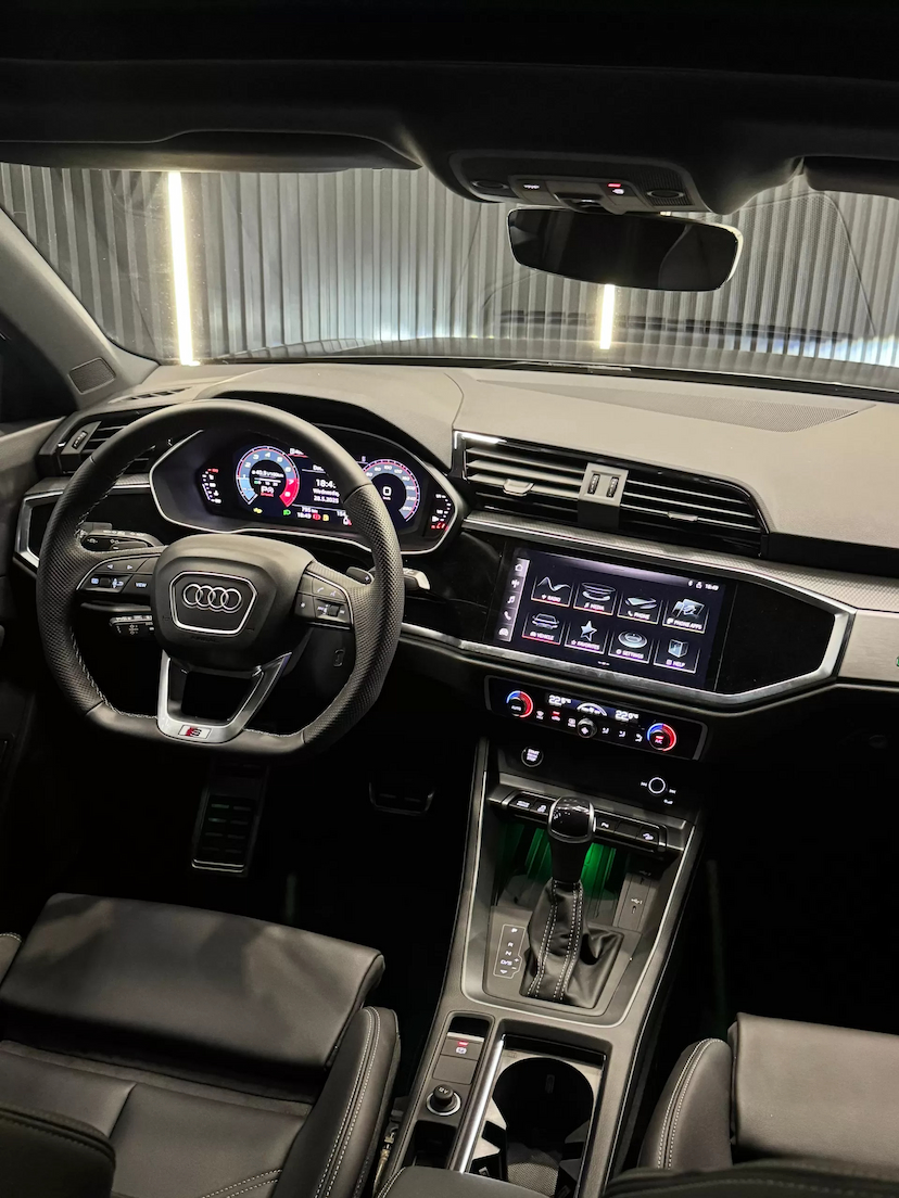 Foto do veículo AUDI Q3 2.0 40 TFSI GASOLINA PERFORMANCE BLACK PLUS QUATTRO TIPTRONIC 2025 800 KM 359.990,00
