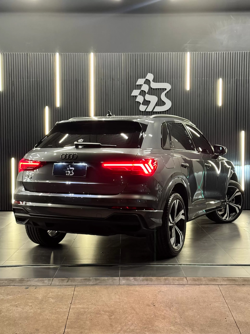 Foto do veículo AUDI Q3 2.0 40 TFSI GASOLINA PERFORMANCE BLACK PLUS QUATTRO TIPTRONIC 2025 800 KM 359.990,00