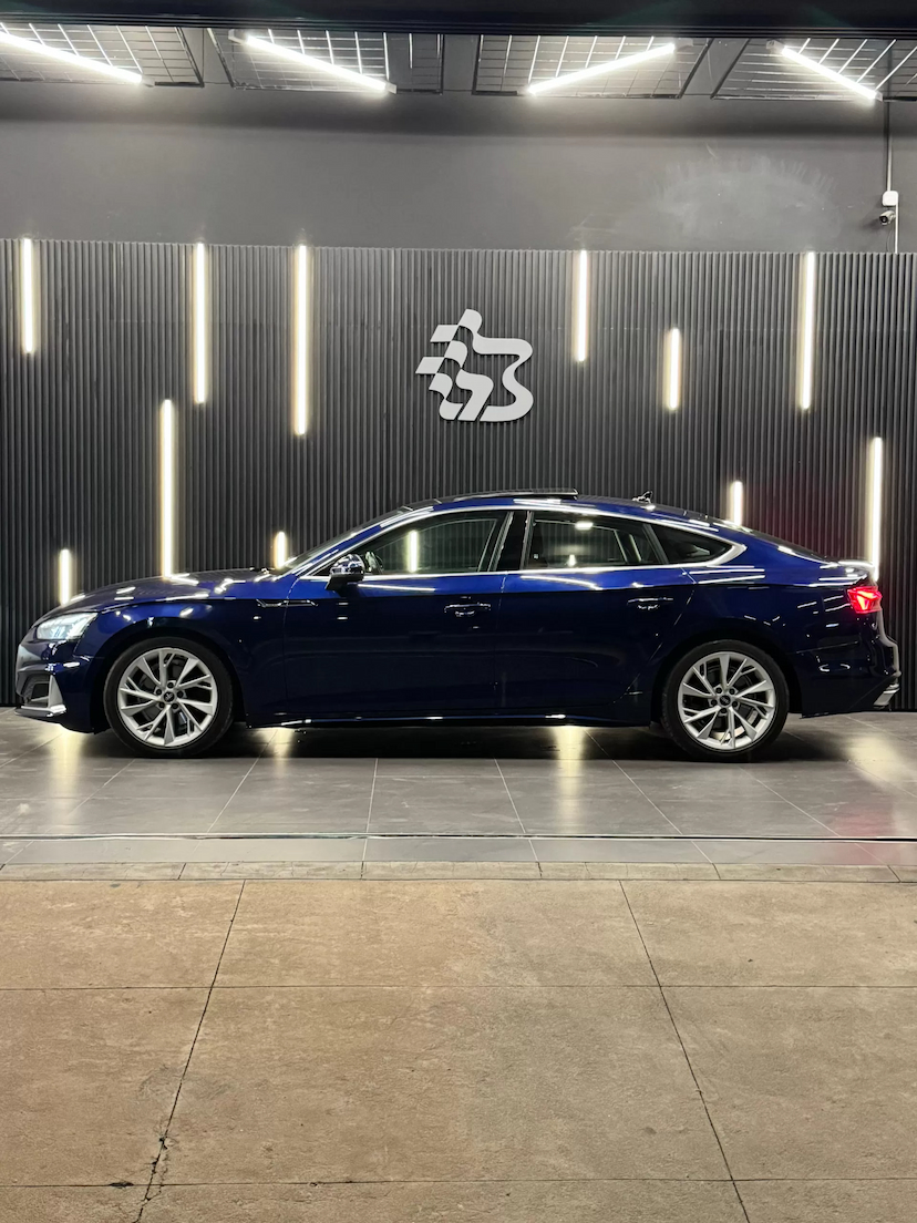 Foto do veículo AUDI A5 2.0 TFSI GASOLINA SPORTBACK PRESTIGE PLUS S TRONIC 2021 29.000 KM 204.990,00