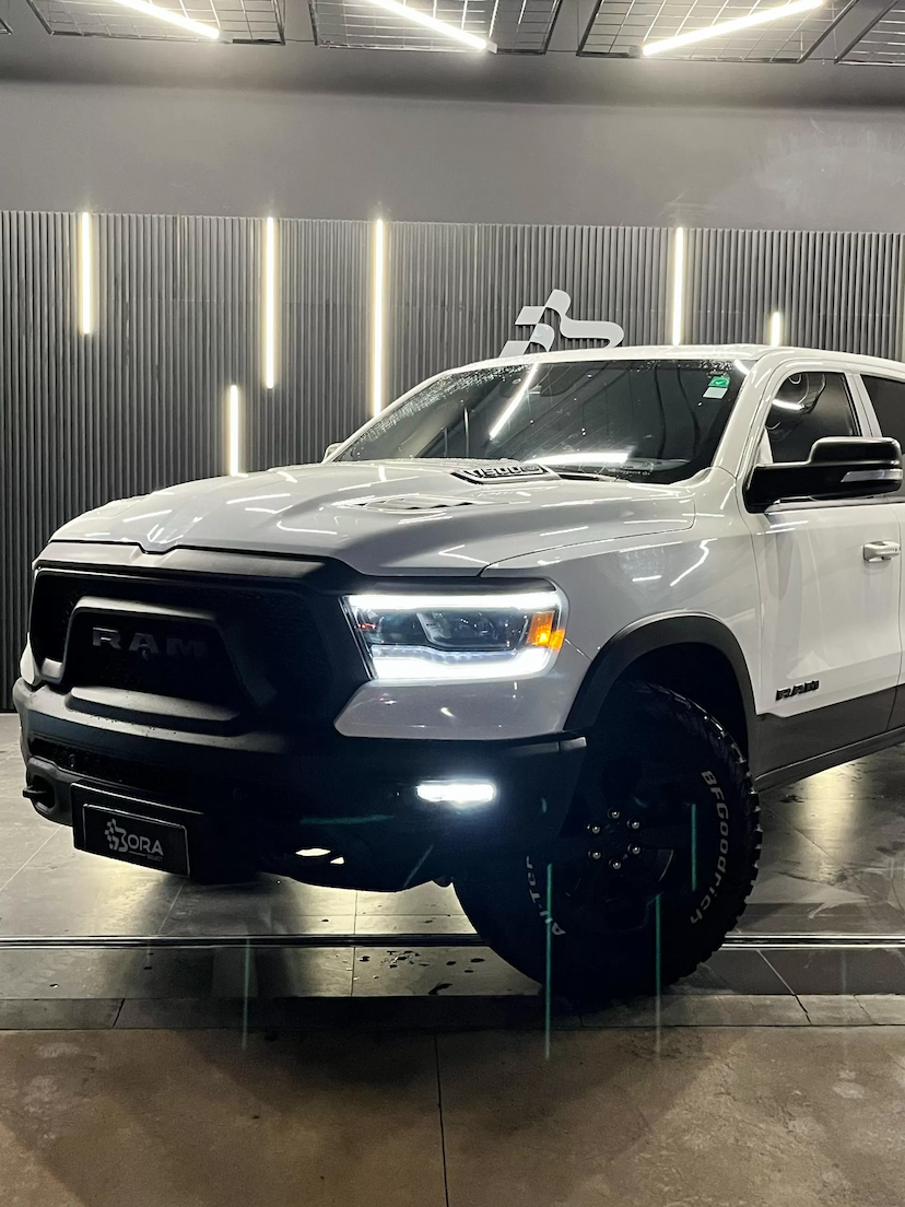 Foto do veículo RAM 1500 5.7 V8 GASOLINA REBEL CD 4X4 AUTOMÁTICO 2022 55.000 KM 384.990,00