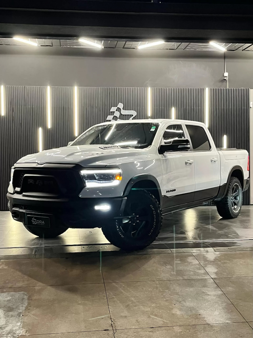 Foto do veículo RAM 1500 5.7 V8 GASOLINA REBEL CD 4X4 AUTOMÁTICO 2022 55.000 KM 384.990,00