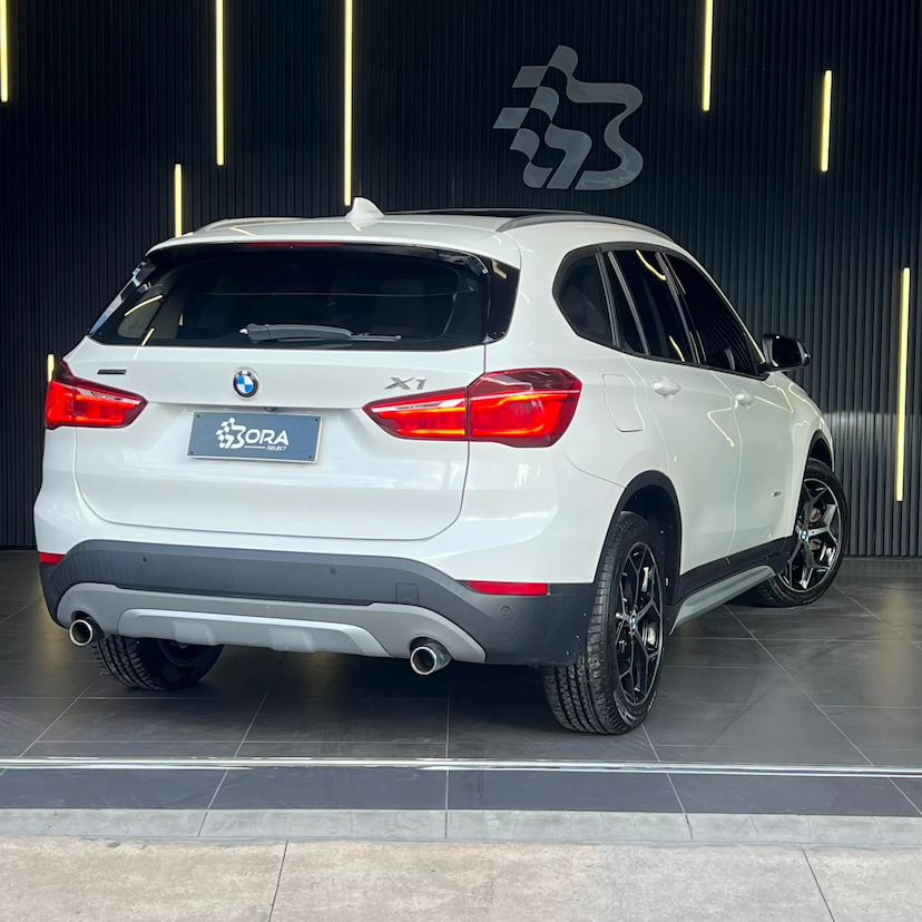Foto do veículo BMW X1 2.0 16V TURBO ACTIVEFLEX SDRIVE20I 4P AUTOMÁTICO 2018 93.000 KM 117.990,00