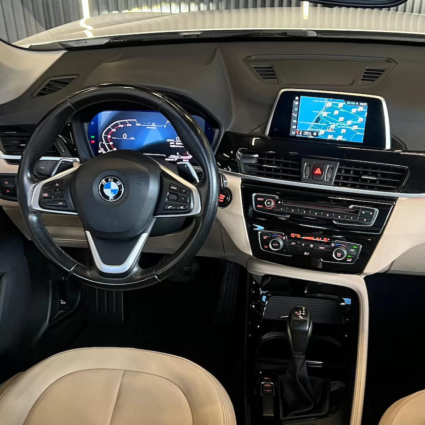 Foto do veículo BMW X1 2.0 16V TURBO ACTIVEFLEX SDRIVE20I 4P AUTOMÁTICO 2018 93.000 KM 117.990,00