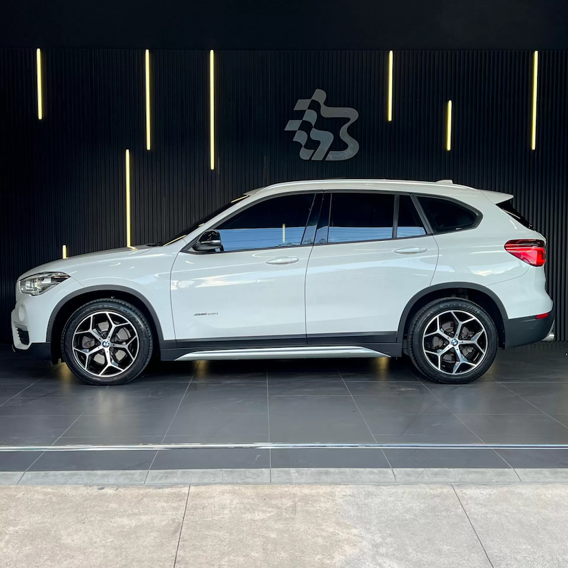 Foto do veículo BMW X1 2.0 16V TURBO ACTIVEFLEX SDRIVE20I 4P AUTOMÁTICO 2018 93.000 KM 117.990,00