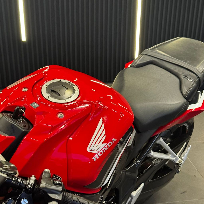 Foto do veículo HONDA CBR 650R ABS 650R ABS 2022 15.000 KM 51.990,00