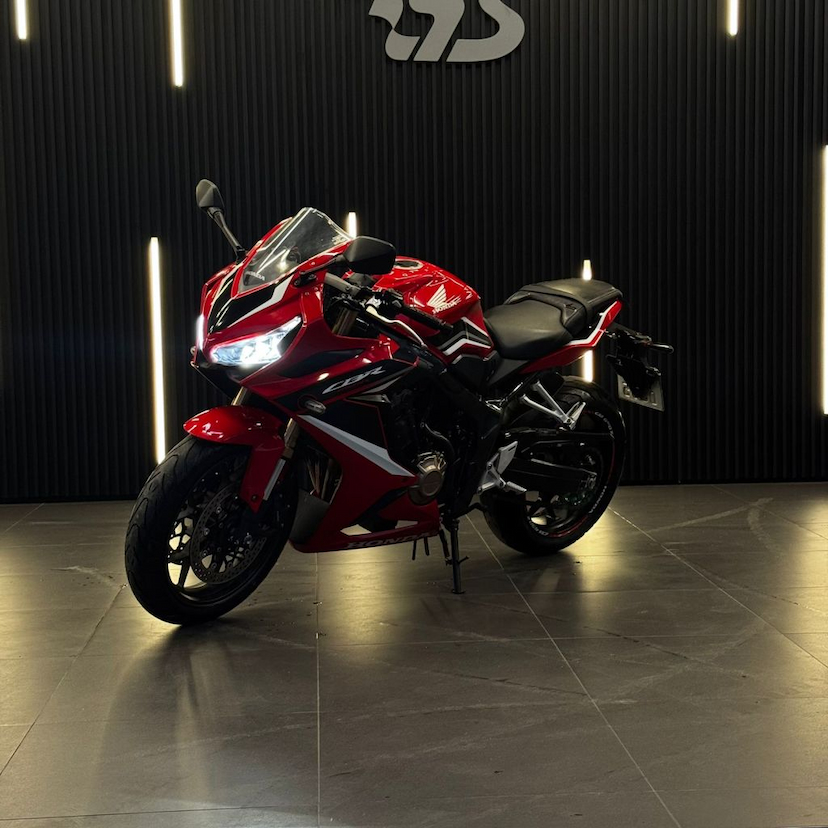 Foto do veículo HONDA CBR 650R ABS 650R ABS 2022 15.000 KM 51.990,00