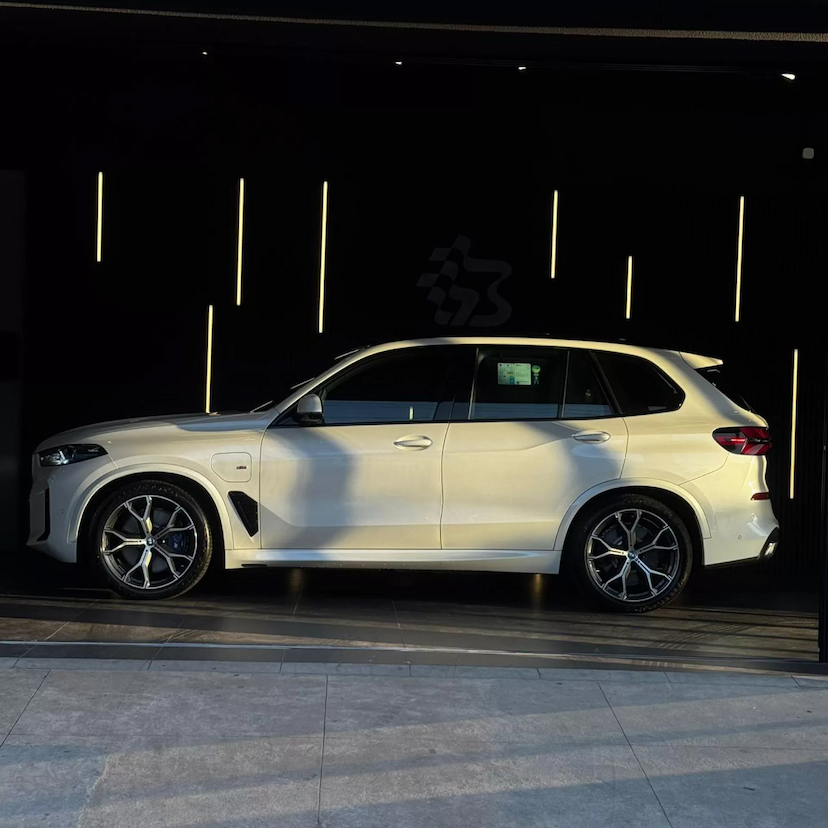 Foto do veículo BMW X5 3.0 I6 TURBO HÍBRIDO XDRIVE50E M SPORT AUTOMÁTICO 2025 85 KM 759.990,00