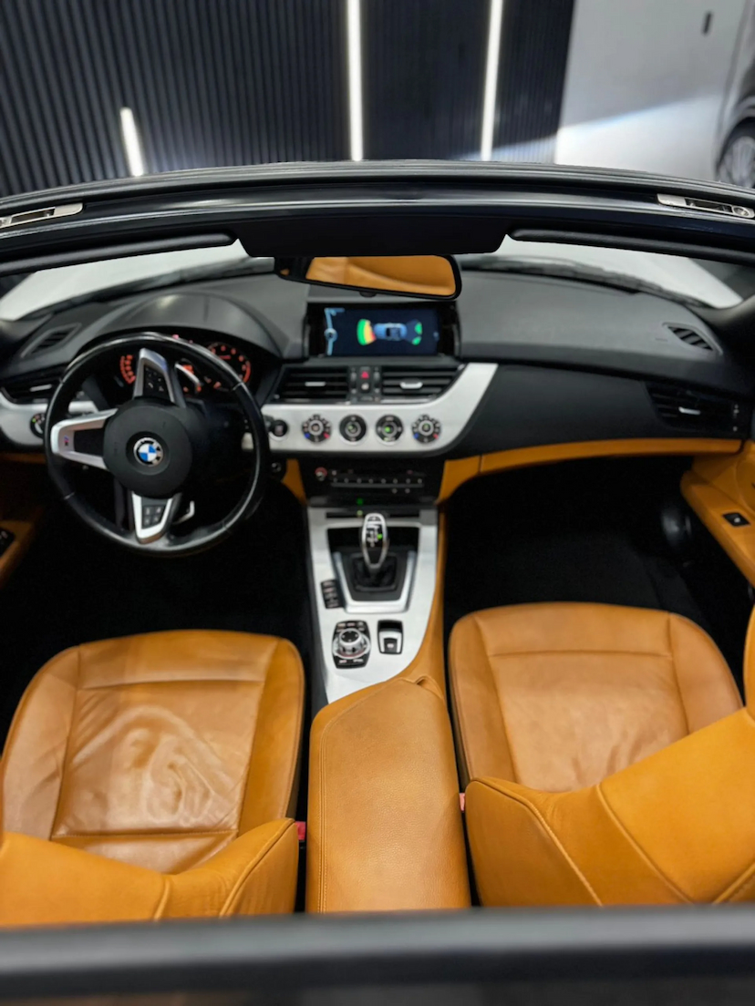 Foto do veículo BMW Z4 2.0 16V TURBO GASOLINA SDRIVE20I AUTOMÁTICO 2015 42.000 KM 208.990,00