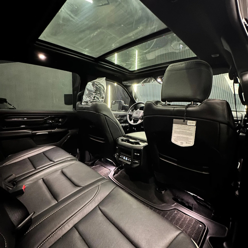 Foto do veículo RAM 1500 5.7 V8 GASOLINA LIMITED NIGHT EDITION CD 4X4 AUTOMÁTICO 2023 7.000 KM 439.990,00