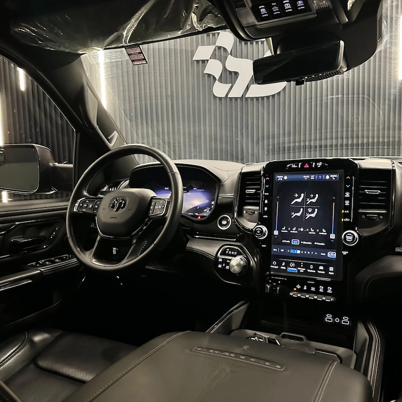Foto do veículo RAM 1500 5.7 V8 GASOLINA LIMITED NIGHT EDITION CD 4X4 AUTOMÁTICO 2023 7.000 KM 439.990,00
