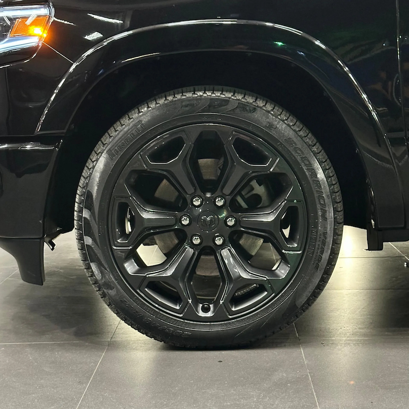 Foto do veículo RAM 1500 5.7 V8 GASOLINA LIMITED NIGHT EDITION CD 4X4 AUTOMÁTICO 2023 7.000 KM 439.990,00