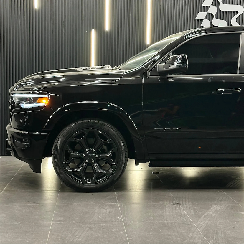 Foto do veículo RAM 1500 5.7 V8 GASOLINA LIMITED NIGHT EDITION CD 4X4 AUTOMÁTICO 2023 7.000 KM 439.990,00