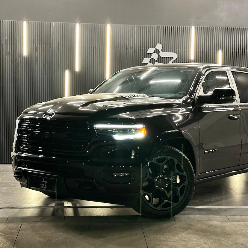 Foto do veículo RAM 1500 5.7 V8 GASOLINA LIMITED NIGHT EDITION CD 4X4 AUTOMÁTICO 2023 7.000 KM 439.990,00