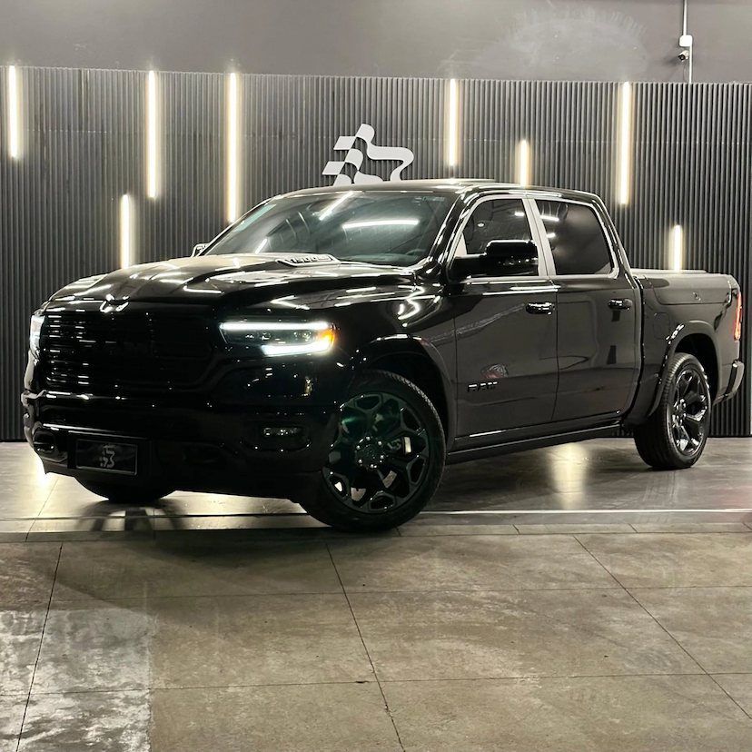 Foto do veículo RAM 1500 5.7 V8 GASOLINA LIMITED NIGHT EDITION CD 4X4 AUTOMÁTICO 2023 7.000 KM 439.990,00
