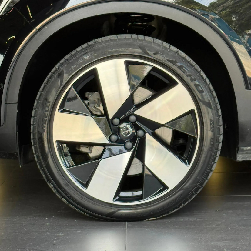 Foto do veículo VOLVO C40 P8 RECHARGE TWIN ELECTRIC ULTIMATE AWD 2023 32.000 KM 207.990,00