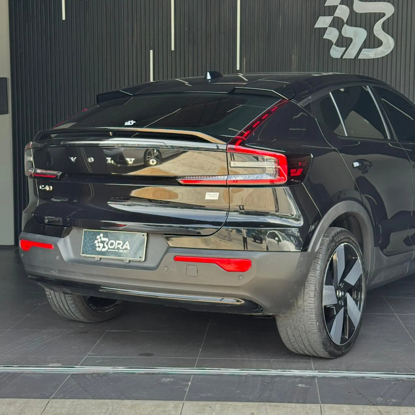 Foto do veículo VOLVO C40 P8 RECHARGE TWIN ELECTRIC ULTIMATE AWD 2023 32.000 KM 207.990,00