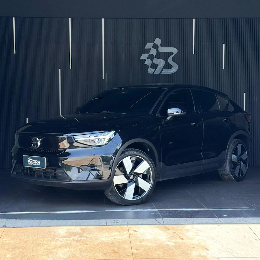 Foto do veículo VOLVO C40 P8 RECHARGE TWIN ELECTRIC ULTIMATE AWD 2023 32.000 KM 207.990,00