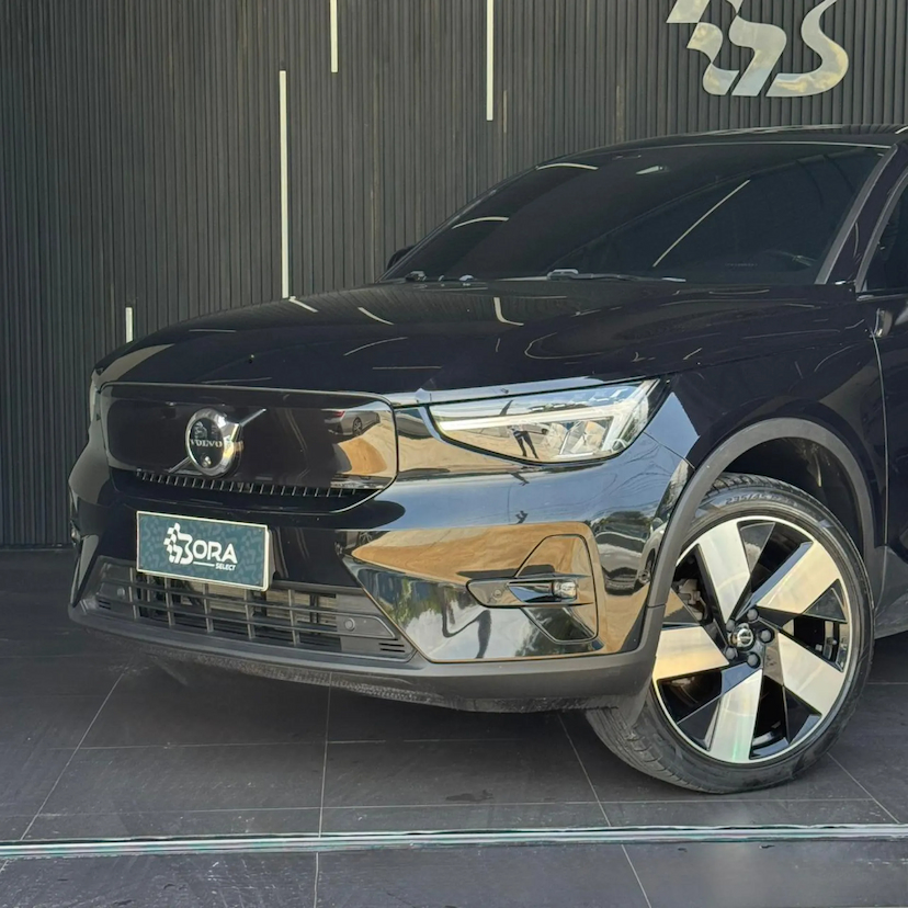 Foto do veículo VOLVO C40 P8 RECHARGE TWIN ELECTRIC ULTIMATE AWD 2023 32.000 KM 207.990,00