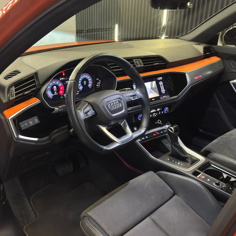 Foto do veículo AUDI Q3 1.4 35 TFSI GASOLINA BLACK S TRONIC 2020 44.000 KM 169.990,00