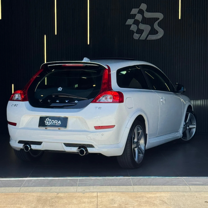 Foto do veículo VOLVO C30 2.5 T5 RD TURBO GASOLINA 2P AUTOMÁTICO 2011 92.000 KM 79.990,00