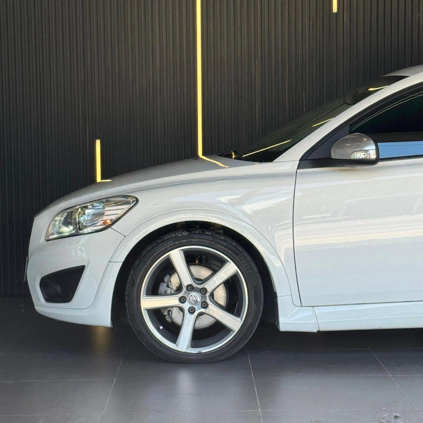 Foto do veículo VOLVO C30 2.5 T5 RD TURBO GASOLINA 2P AUTOMÁTICO 2011 92.000 KM 79.990,00