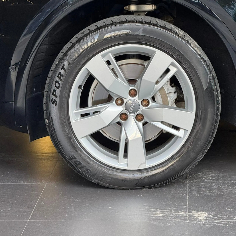 Foto do veículo AUDI Q5 2.0 TFSI GASOLINA AMBIENTE S TRONIC 2018 50.800 KM 134.990,00