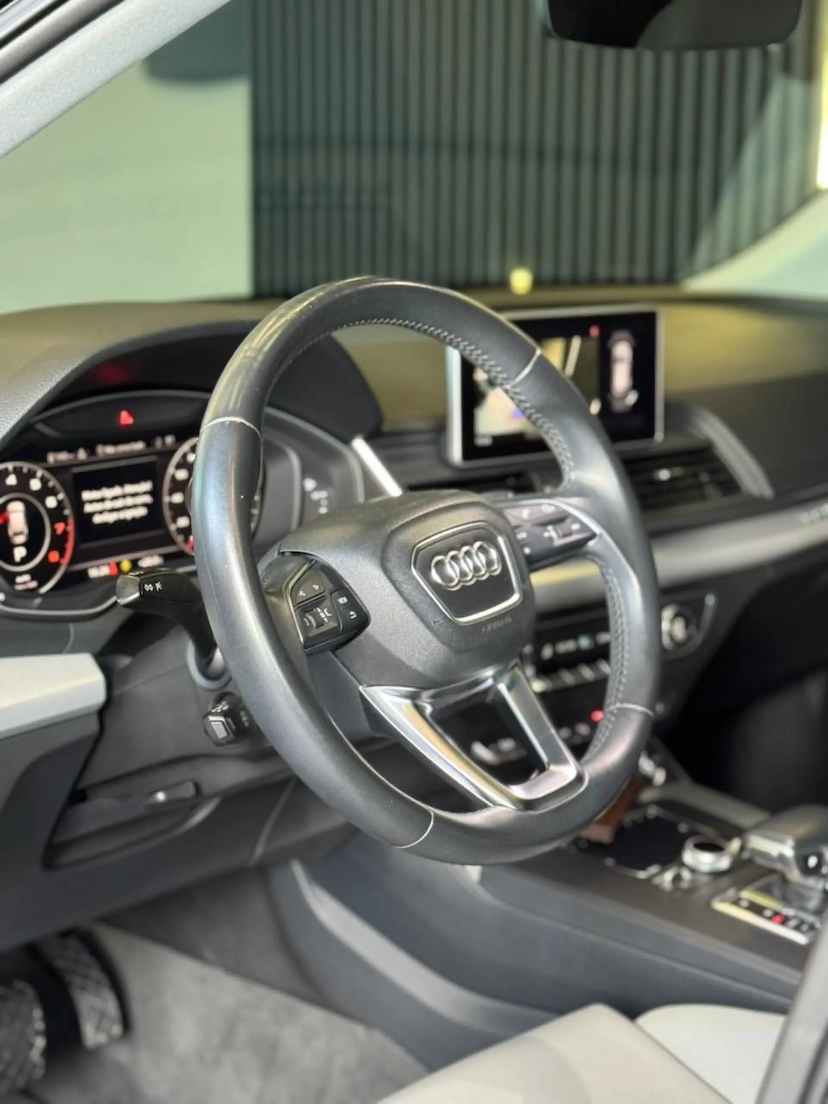 Foto do veículo AUDI Q5 2.0 TFSI GASOLINA AMBIENTE S TRONIC 2018 50.800 KM 134.990,00