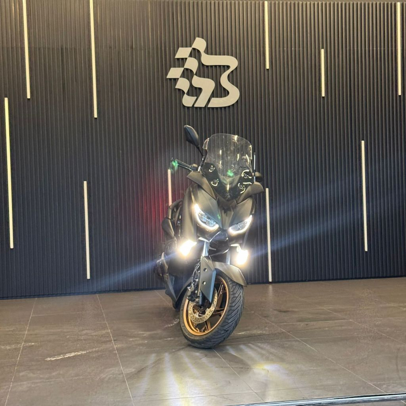 Foto do veículo YAMAHA XMAX ABS 250 2023 17.594 KM 26.990,00