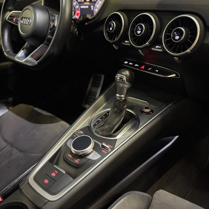 Foto do veículo AUDI TT 2.0 TFSI COUPÉ AMBITION 2P GASOLINA S-TRONIC 2018 33.490 KM 274.990,00