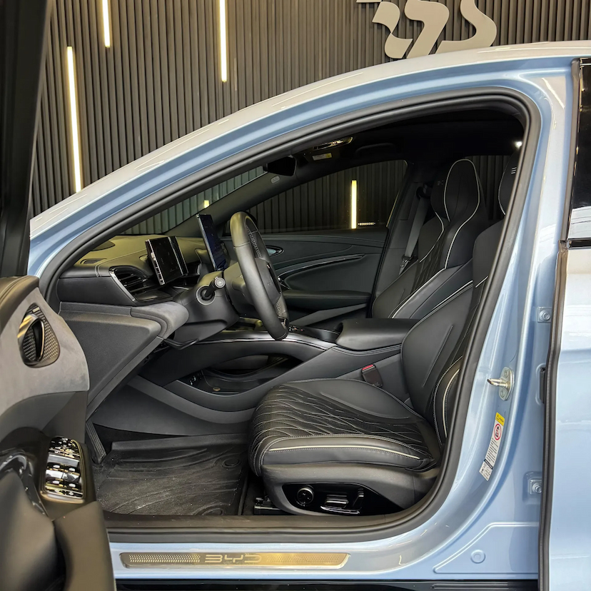 Foto do veículo BYD SEAL 82,5 KW ELÉTRICO AWD 2025 44.222 KM 217.990,00