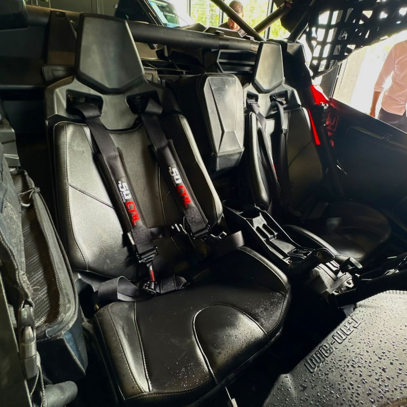Foto do veículo CAN-AM MAVERICK X3 MAX XRS TURBO MAVERICK X3 MAX XRS TURBO 2018 4.000 KM 109.990,00