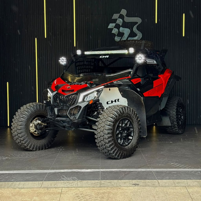 Foto do veículo CAN-AM MAVERICK X3 MAX XRS TURBO MAVERICK X3 MAX XRS TURBO 2018 4.000 KM 109.990,00