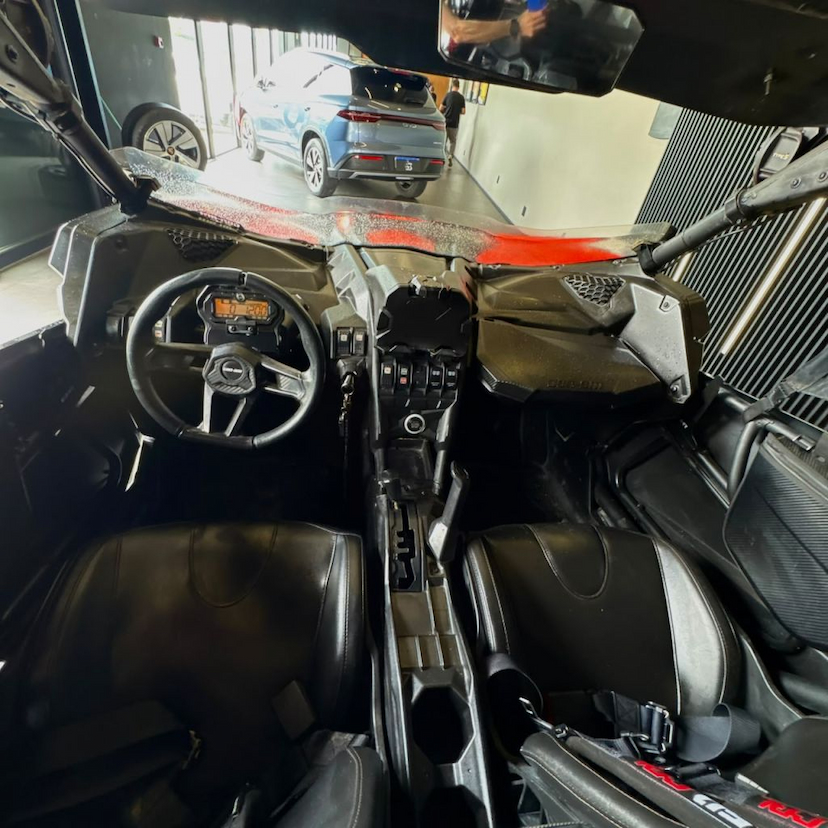 Foto do veículo CAN-AM MAVERICK X3 MAX XRS TURBO MAVERICK X3 MAX XRS TURBO 2018 4.000 KM 109.990,00