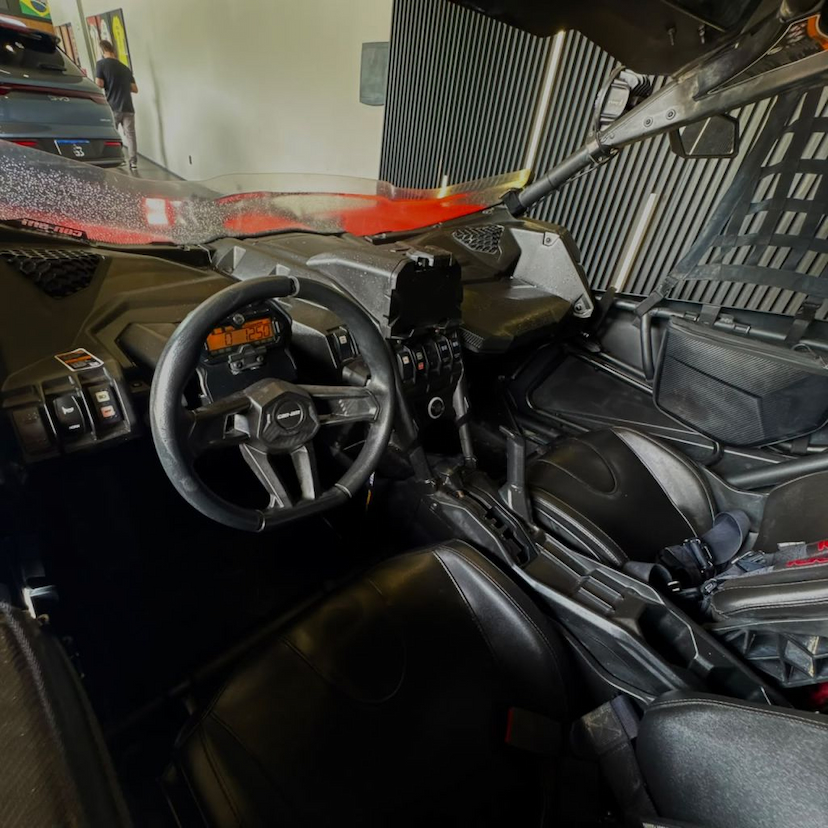 Foto do veículo CAN-AM MAVERICK X3 MAX XRS TURBO MAVERICK X3 MAX XRS TURBO 2018 4.000 KM 109.990,00