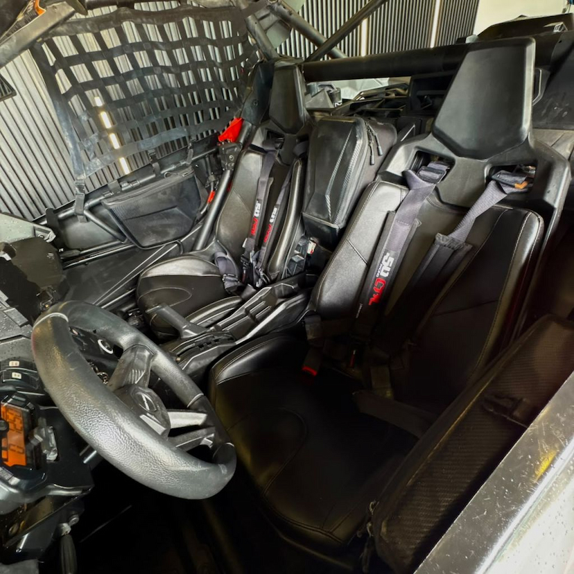 Foto do veículo CAN-AM MAVERICK X3 MAX XRS TURBO MAVERICK X3 MAX XRS TURBO 2018 4.000 KM 109.990,00