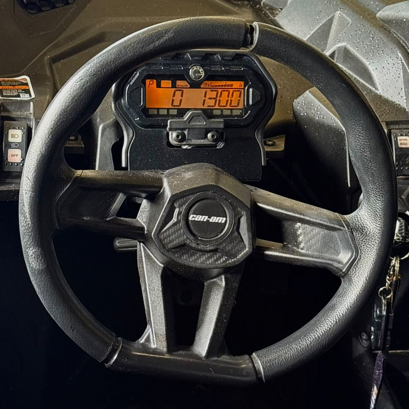 Foto do veículo CAN-AM MAVERICK X3 MAX XRS TURBO MAVERICK X3 MAX XRS TURBO 2018 4.000 KM 109.990,00