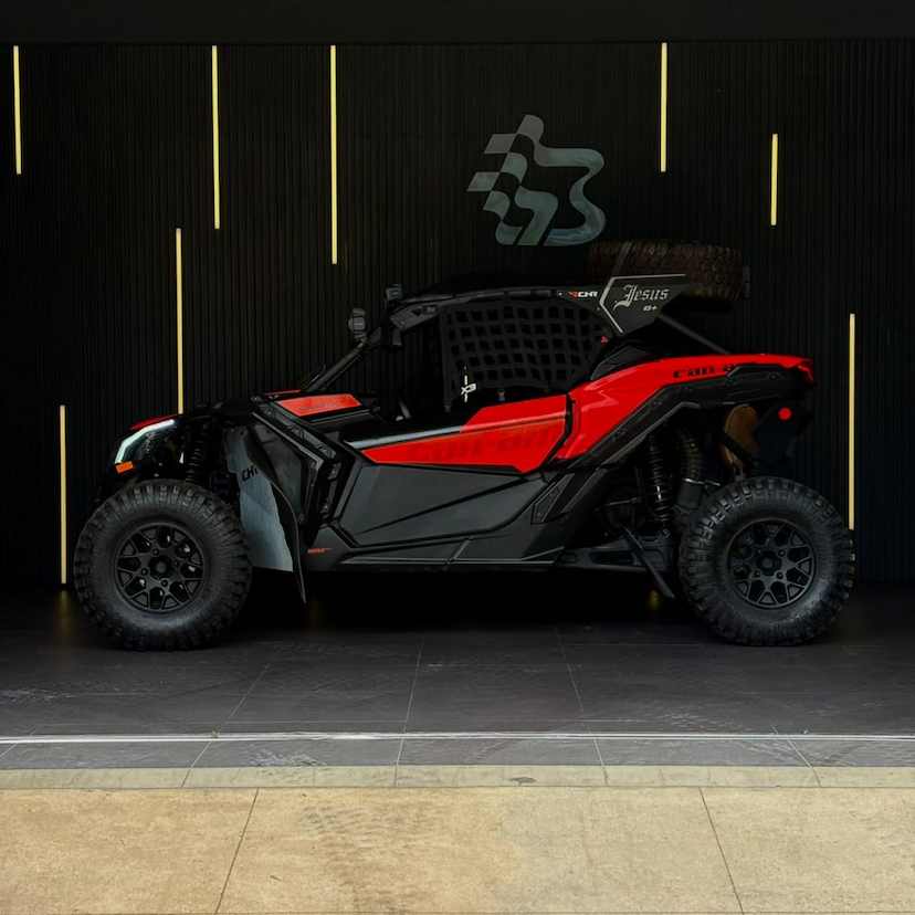 Foto do veículo CAN-AM MAVERICK X3 MAX XRS TURBO MAVERICK X3 MAX XRS TURBO 2018 4.000 KM 109.990,00
