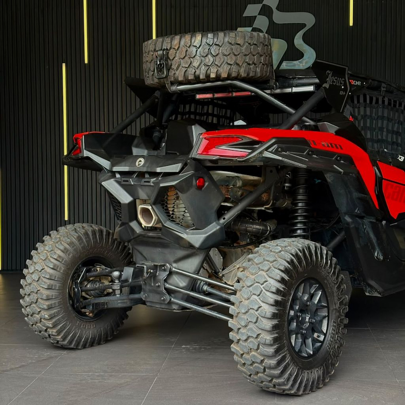 Foto do veículo CAN-AM MAVERICK X3 MAX XRS TURBO MAVERICK X3 MAX XRS TURBO 2018 4.000 KM 109.990,00