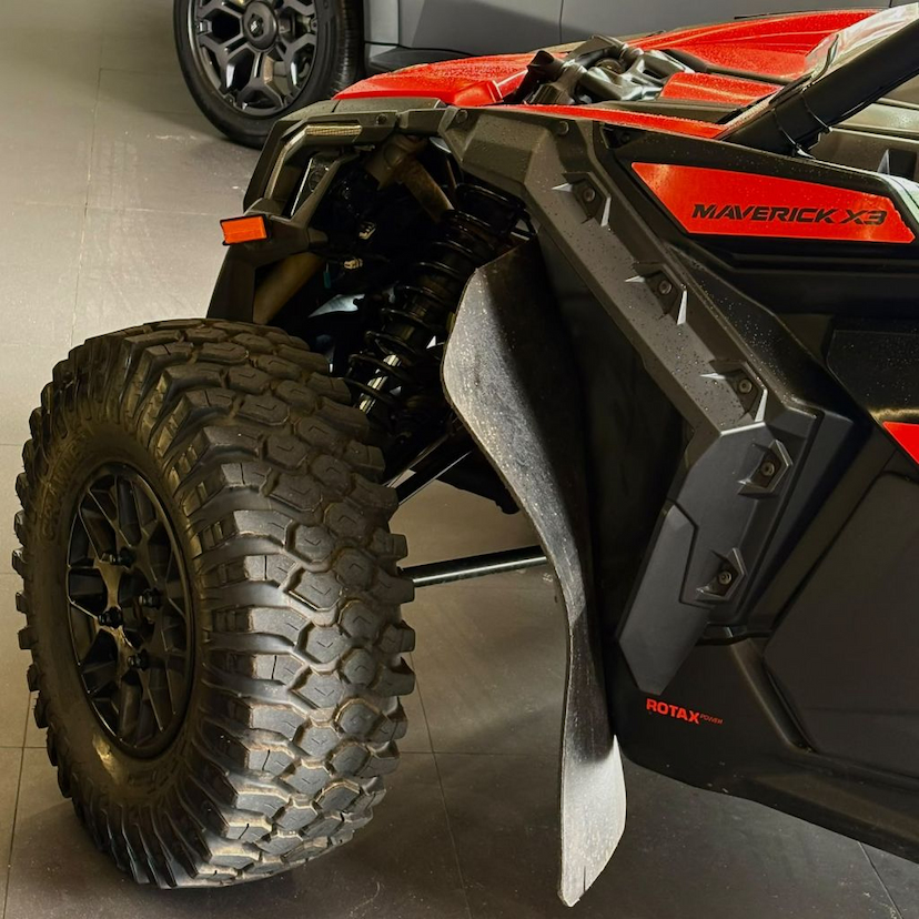 Foto do veículo CAN-AM MAVERICK X3 MAX XRS TURBO MAVERICK X3 MAX XRS TURBO 2018 4.000 KM 109.990,00