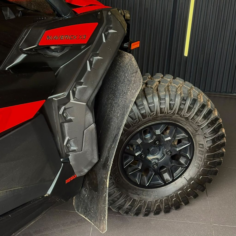 Foto do veículo CAN-AM MAVERICK X3 MAX XRS TURBO MAVERICK X3 MAX XRS TURBO 2018 4.000 KM 109.990,00