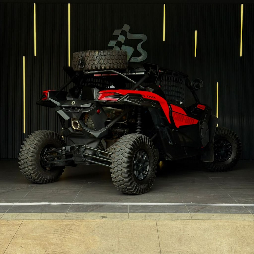 Foto do veículo CAN-AM MAVERICK X3 MAX XRS TURBO MAVERICK X3 MAX XRS TURBO 2018 4.000 KM 109.990,00