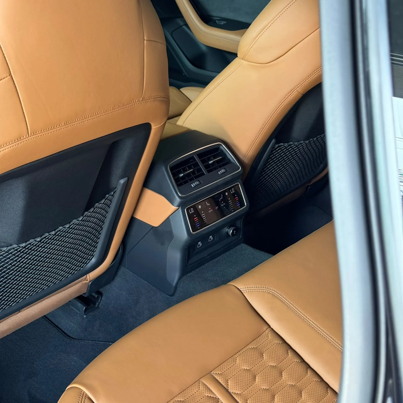 Foto do veículo AUDI RS6 4.0 V8 TFSI MHEV AVANT PERFORMANCE TIPTRONIC 2025 3.653 KM 989.990,00