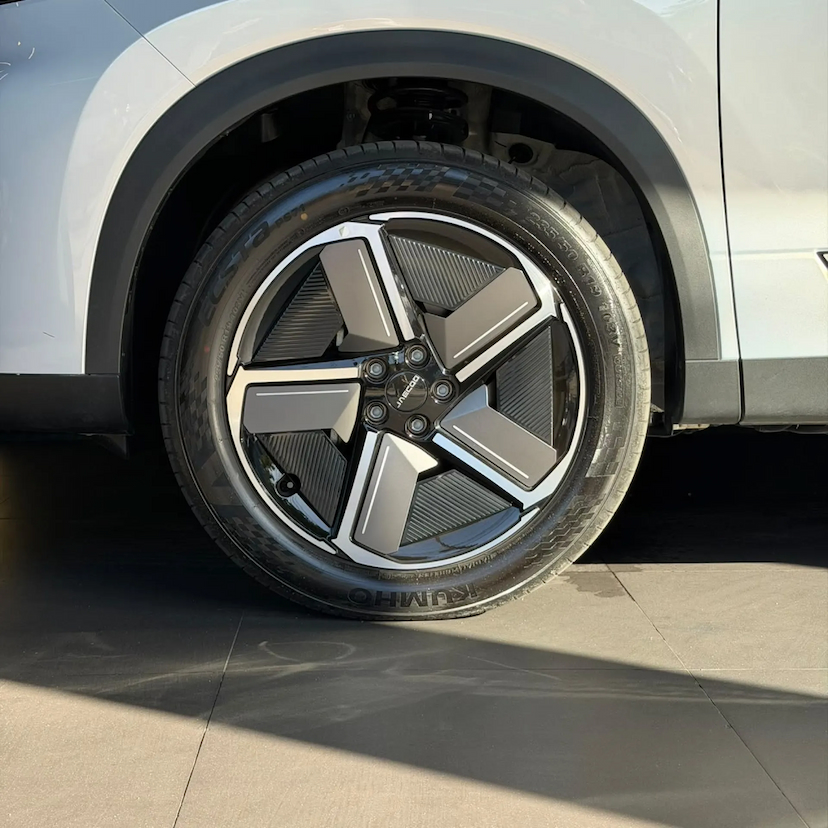 Foto do veículo JAECOO 7 1.5 TGDI PHEV ELITE DHT 2027 2.879 KM 186.990,00