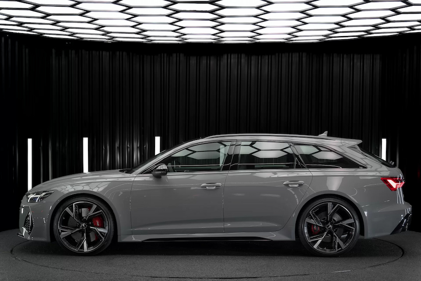 Foto do veículo AUDI RS6 AVANT 2023 400 KM 1.150.000,00