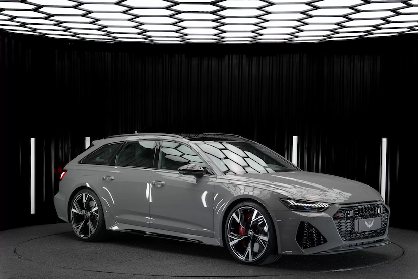 Foto do veículo AUDI RS6 AVANT 2023 400 KM 1.150.000,00