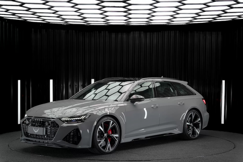 Foto do veículo AUDI RS6 AVANT 2023 400 KM 1.150.000,00