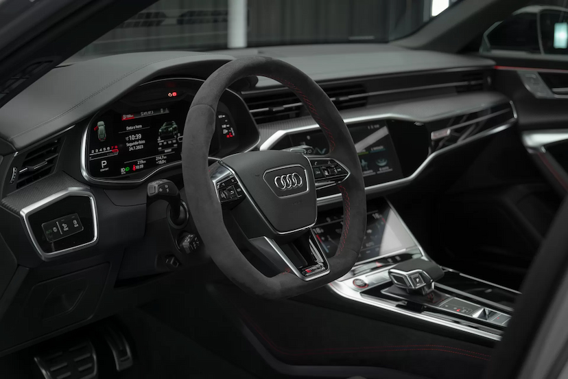 Foto do veículo AUDI RS6 AVANT 2023 400 KM 1.150.000,00