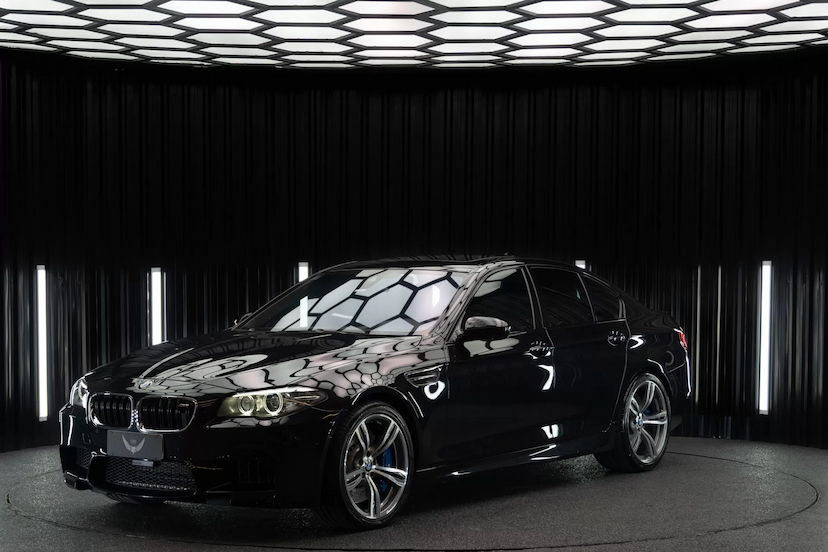 Foto do veículo BMW M5  2014 28.800 KM 319.900,00