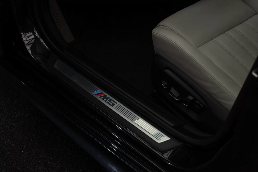 Foto do veículo BMW M5  2014 28.800 KM 319.900,00